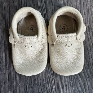 NEW! Size 4 Heyfolks baby moccasins